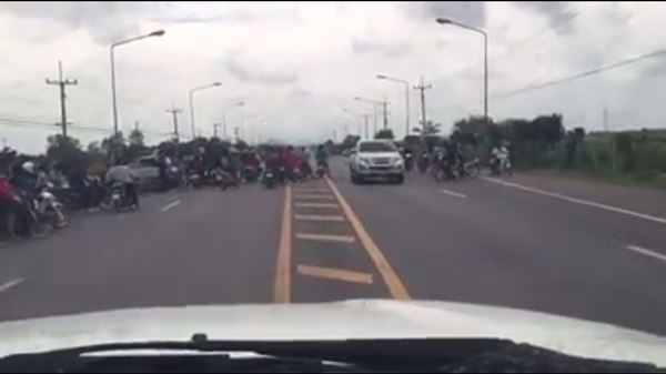 ปิดถนนแข่งซิ่ง