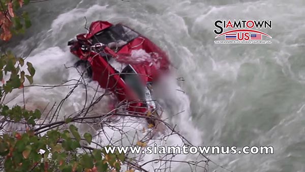 รถตกเหวที่สหรัฐฯ