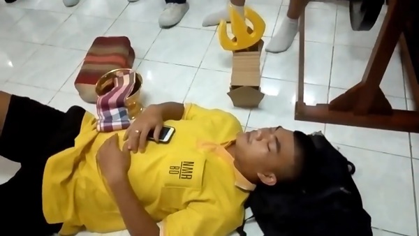 แกล้งเพื่อน