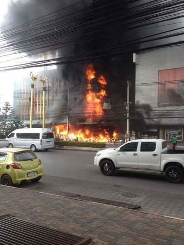 ไฟไหม้ในตลาดศรีเมือง ราชบุรี 