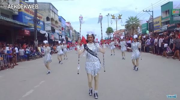 คลิปโชว์วงโยธวาธิตและดรัมเมเยอร์ รร.ชะอวดวิทยาคาร 