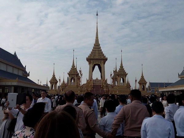 สาธิตการเข้าชมพระเมรุมาศ ณ ท้องสนามหลวง 