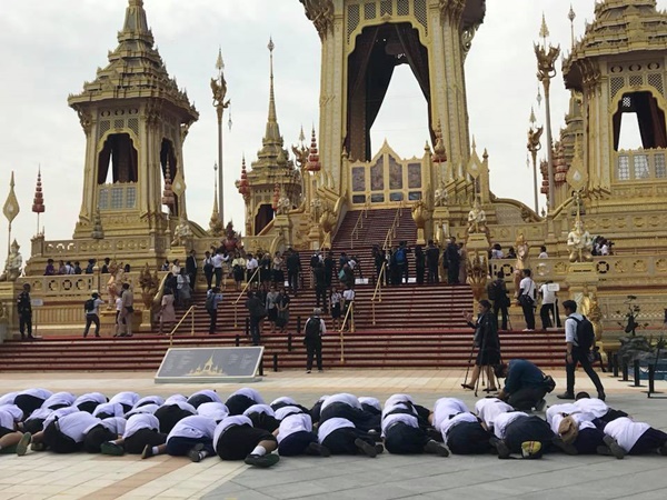 สาธิตการเข้าชมพระเมรุมาศ ณ ท้องสนามหลวง 