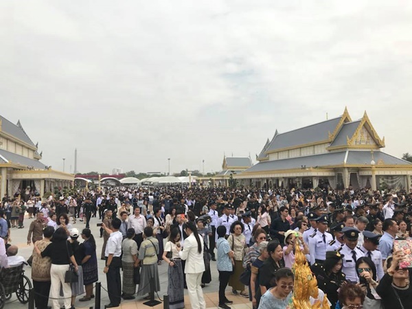 สาธิตการเข้าชมพระเมรุมาศ ณ ท้องสนามหลวง 