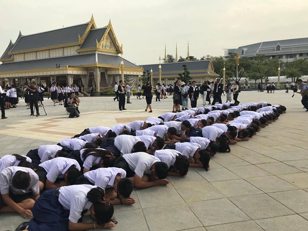 สาธิตการเข้าชมพระเมรุมาศ ณ ท้องสนามหลวง 