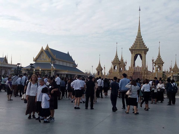 สาธิตการเข้าชมพระเมรุมาศ ณ ท้องสนามหลวง 