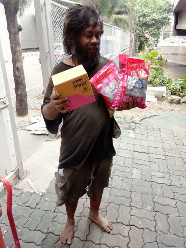 ลุงดำคนรักแมว