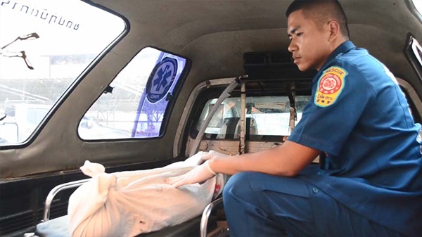 พ่อเลี้ยงทำร้ายลูก