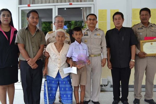 โล่รางวัล คนดีศรีสองแคว