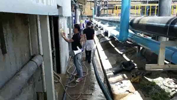 คนงานตกบ่อบำบัดน้ำเสีย