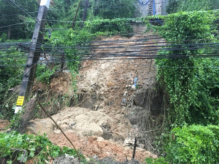 น้ำป่าไหลหลาก