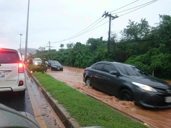 น้ำป่าไหลหลาก