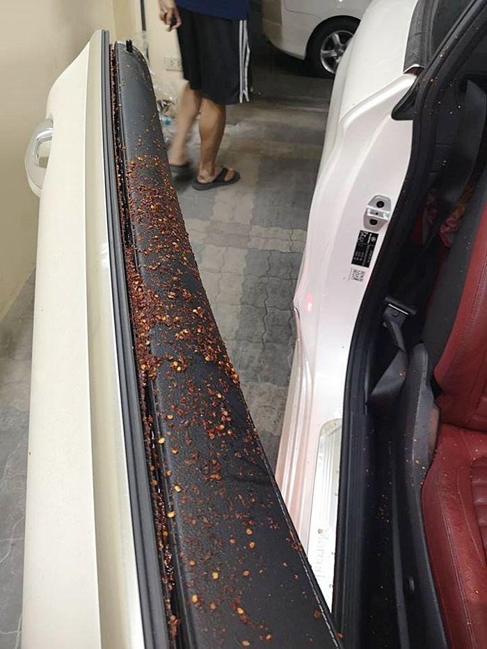 โดนพริกสาดหน้า