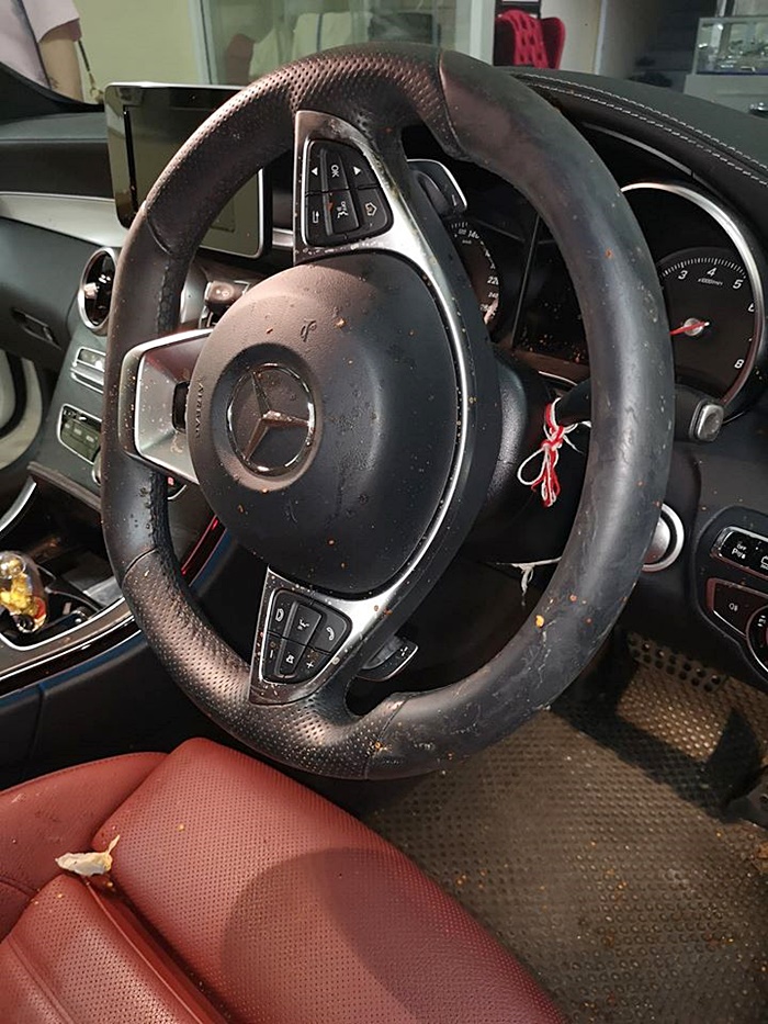 โดนพริกสาดหน้า