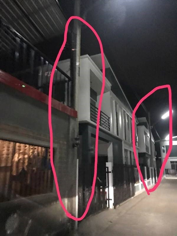 ใช้เสาไฟฟ้าเป็นเสาระเบียง 