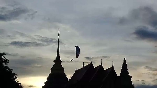 บิน พารามอเตอร์ เหนือพระธาตุลำปางหลวง