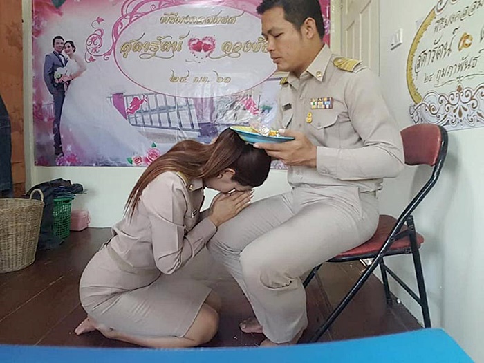 ภรรยากราบสามี