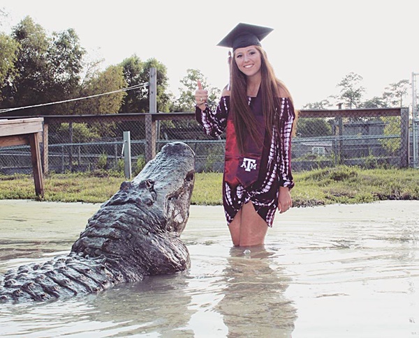 ถ่ายรูปกับจระเข้