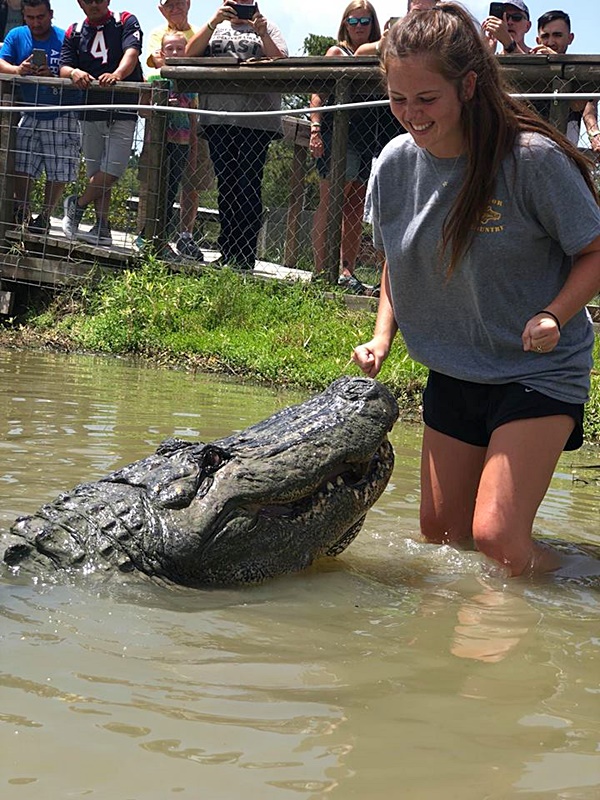 ถ่ายรูปกับจระเข้