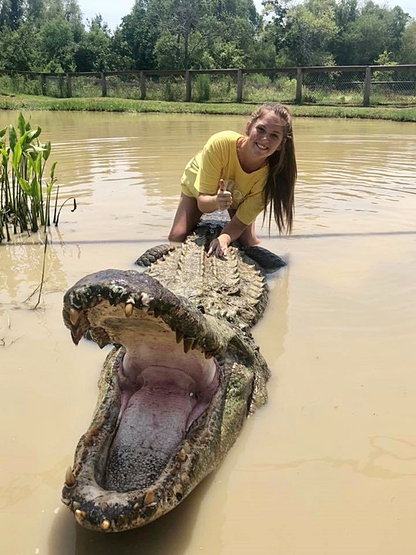 ถ่ายรูปกับจระเข้