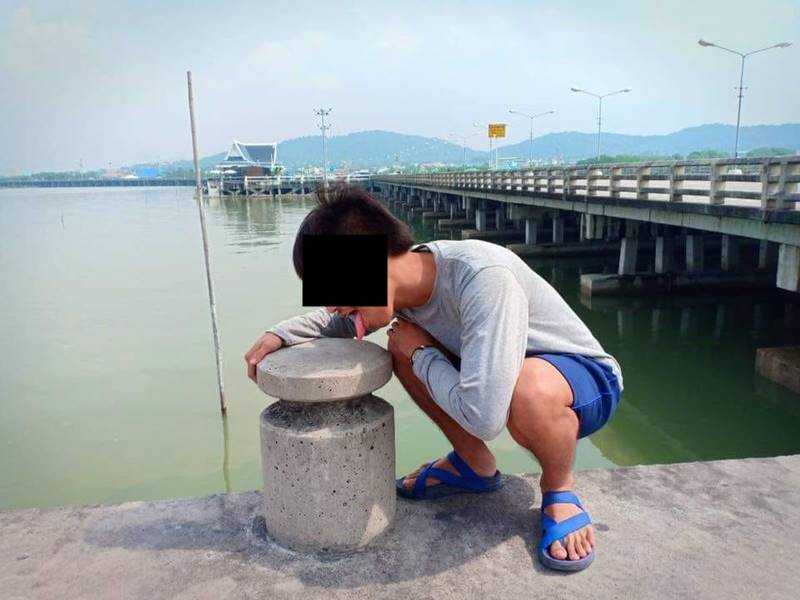 สาวเปลือยถ่ายหวิวบนสะพานใหม่ 