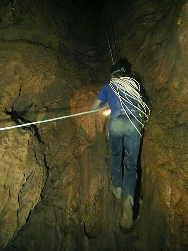 ทีมเก็บรังนกเกาะลิบง