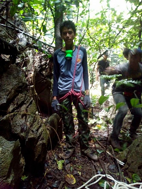 ทีมเก็บรังนกเกาะลิบง