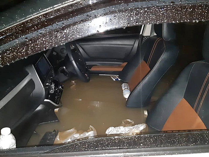 รถจมน้ำ