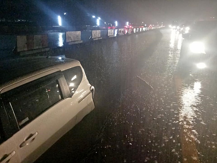 รถจมน้ำ