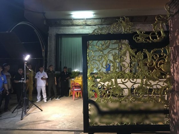 ประตูรั้วล้มทับ