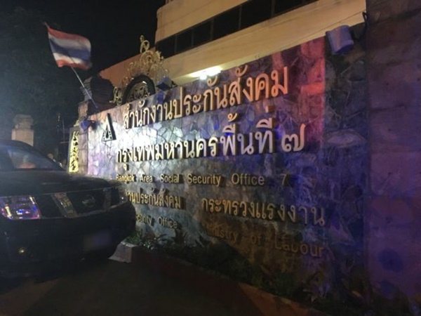 ประตูรั้วล้มทับ