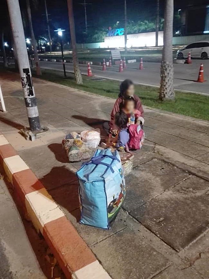 รถทัวร์ทิ้งผู้โดยสาร  