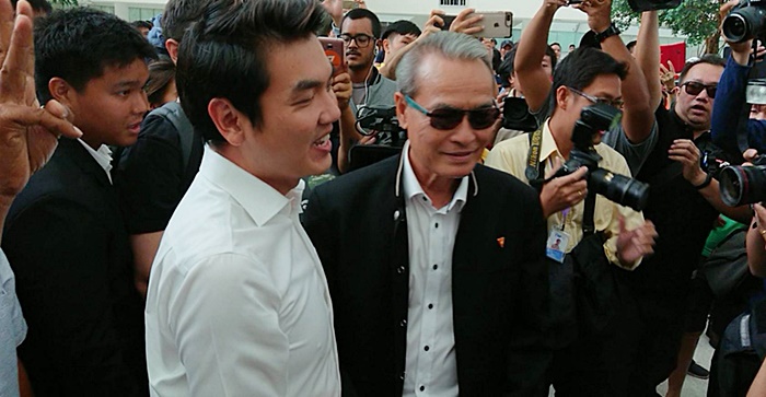 ปิยบุตร แสงกนกกุล