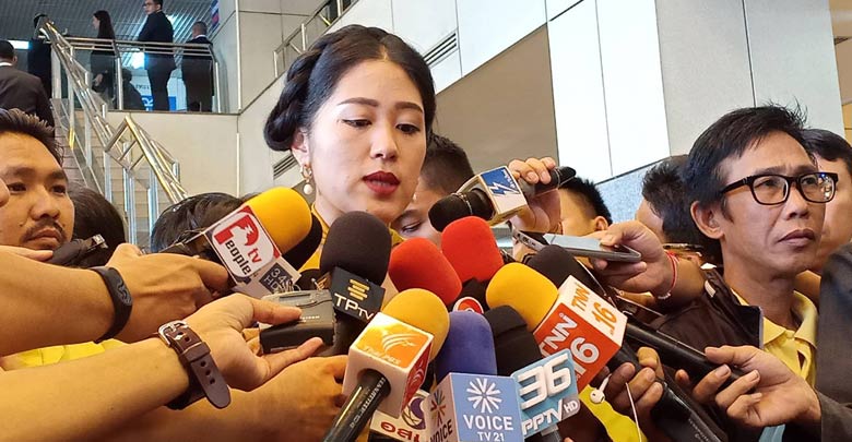 ช่อ พรรณิการ์