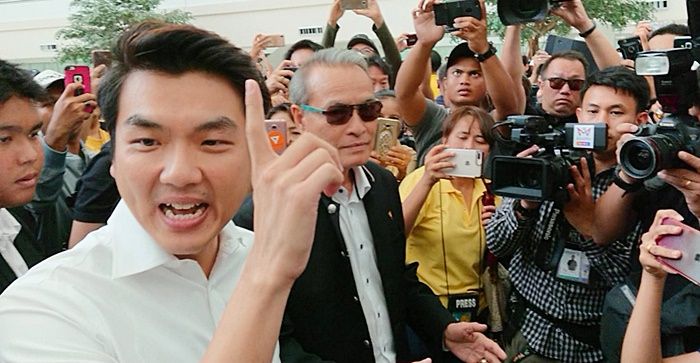 ปิยบุตร แสงกนกกุล
