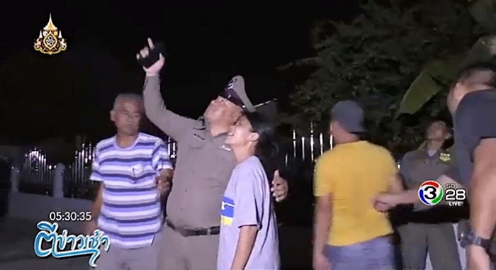 ปีนหลังคาโบสถ์