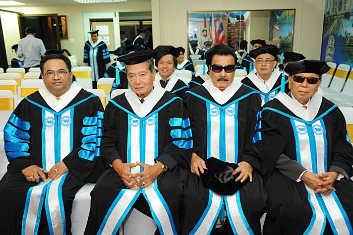 ปลอมวุฒิ