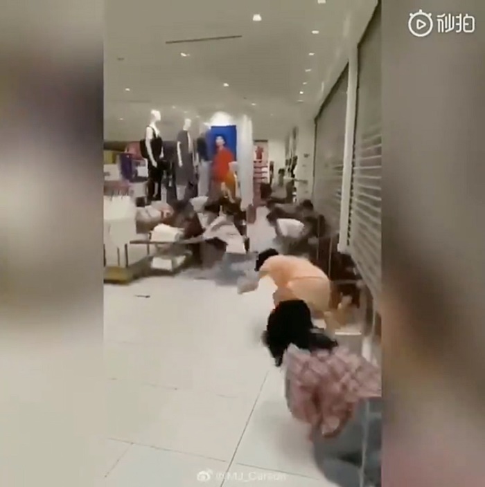 ซอมบี้บุกร้านยูนิโคล่ 