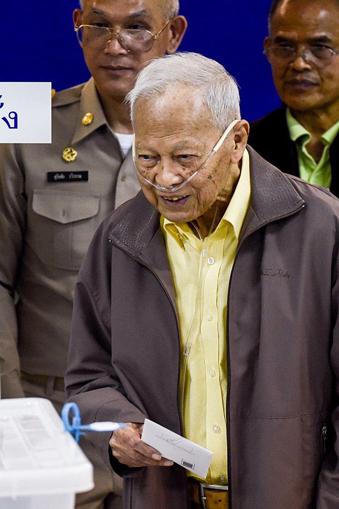 ประวัติ พล.อ. เปรม ติณสูลานนท์  