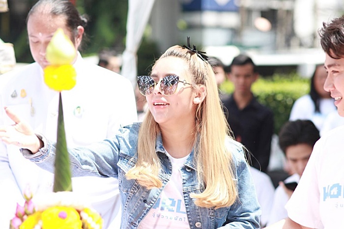 แม่มณี คือใคร 