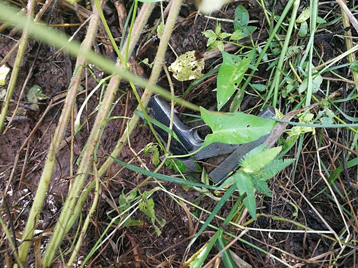  ลูกชายวัย 17 ปี เข้าห้ามพ่อแม่ทะเลาะกันกลางถนน ถูกยิงดับสลด 