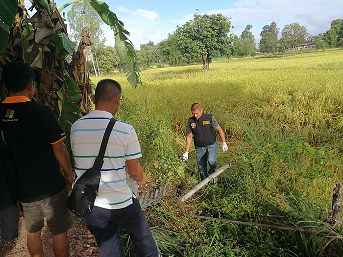  ลูกชายวัย 17 ปี เข้าห้ามพ่อแม่ทะเลาะกันกลางถนน ถูกยิงดับสลด 