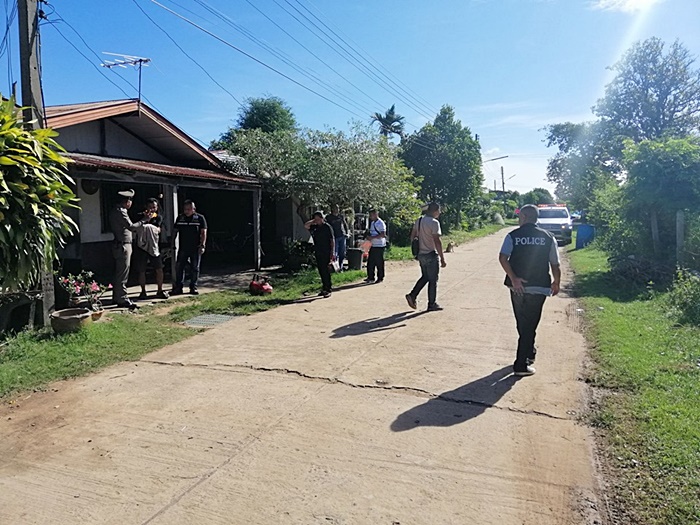  ลูกชายวัย 17 ปี เข้าห้ามพ่อแม่ทะเลาะกันกลางถนน ถูกยิงดับสลด 