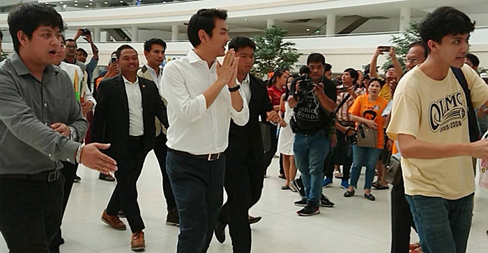 ปิยบุตร แสงกนกกุล