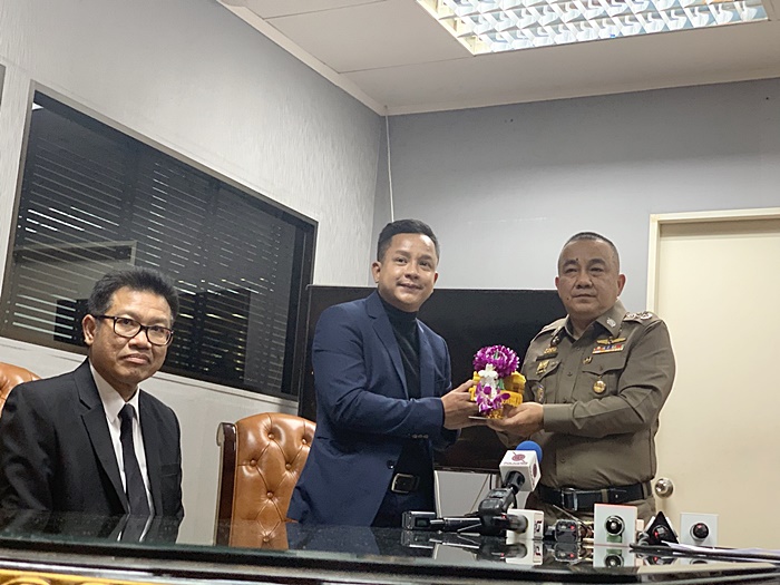 จั๊กกะบุ๋ม เชิญยิ้ม 