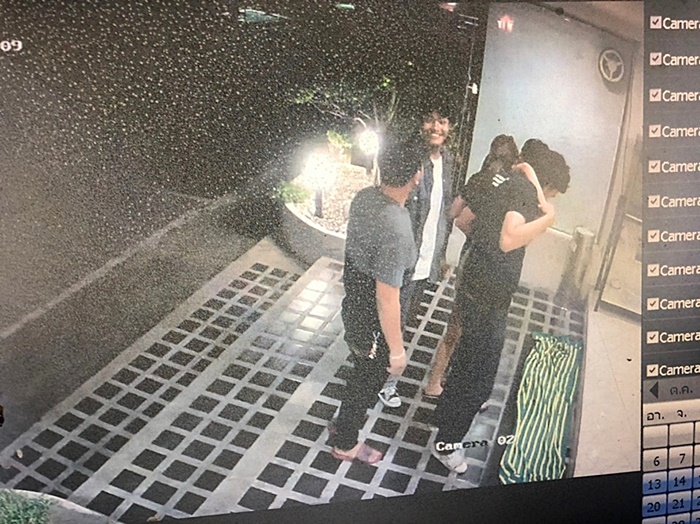 โจ๋รุมโทรมสาว 