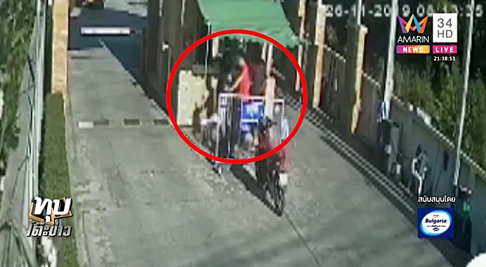 สาวขี่ชน รปภ.  