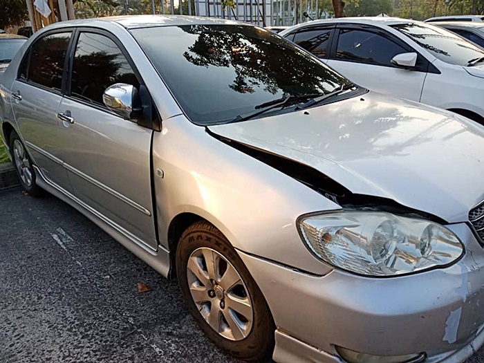 ต่างด้าวขับรถอัดกำแพงคาร์แคร์ 