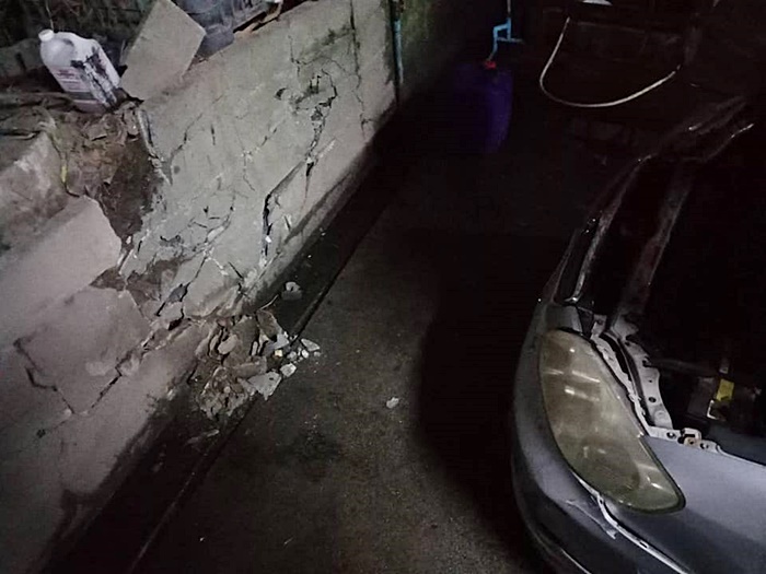 ต่างด้าวขับรถอัดกำแพงคาร์แคร์ 