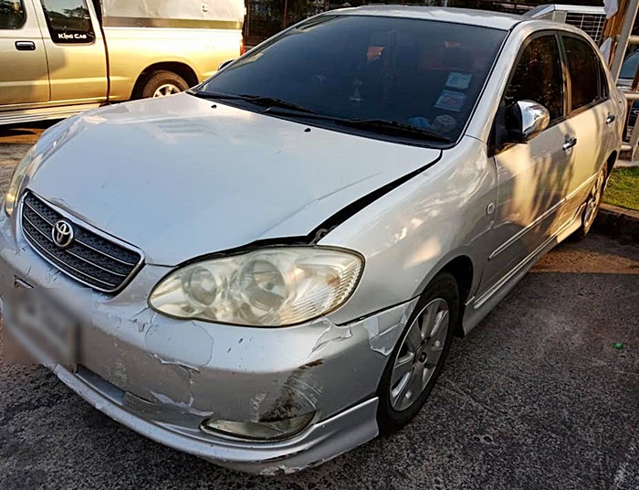 ต่างด้าวขับรถอัดกำแพงคาร์แคร์ 